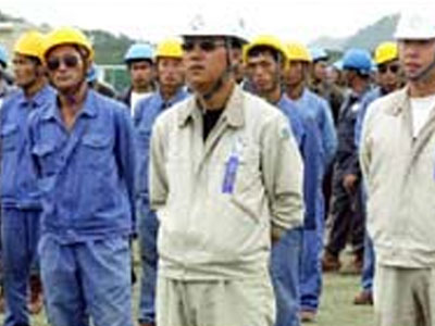 Κάτω από τα 61 δολάρια το μεροκάματό τους