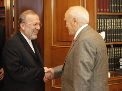 Στον Παπούλια ο Ιρανός υπουργός Εξωτερικών