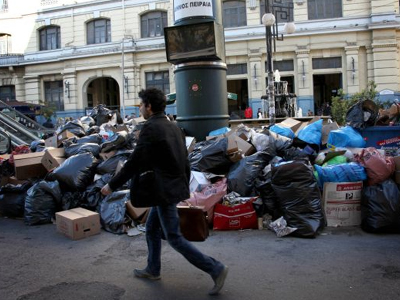 Εισαγγελική παρέμβαση για τα σκουπίδια στον Πειραιά