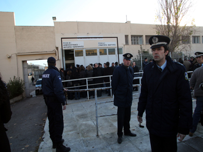 Μετ’ εμποδίων συνεχίζεται η δίκη των «Πυρήνων»