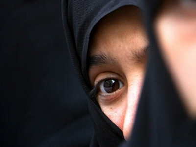 Την έσωσαν ηθοποιοί και πολιτικοί