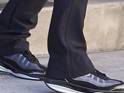 Ποια φόρεσε αθλητικά παπούτσια;