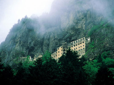 Οι προσκυνητές συρρέουν στην Τραπεζούντα