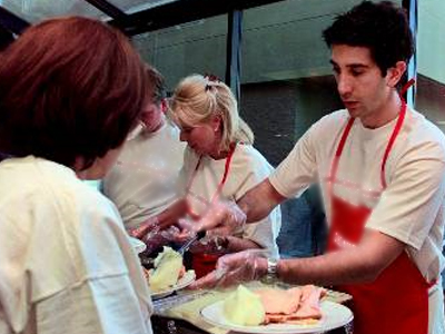 Μαζική προσέλευση στα σύσσιτια του δήμου Ρεθύμνης