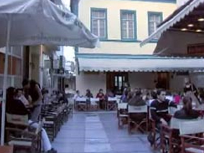 Επιχείρηση απομάκρυνσης τραπεζοκαθισμάτων στο Μοναστηράκι