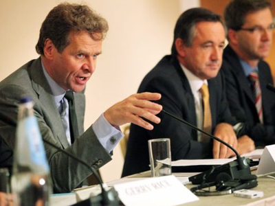 Δυσκολεύουν τα πράγματα απέναντι στην τρόικα