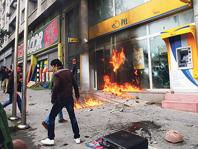 Βίαιες συγκρούσεις στη νοτιοανατολική Τουρκία