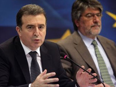 Μέτωπο κατά της ακρίβειας προωθεί η κυβέρνηση