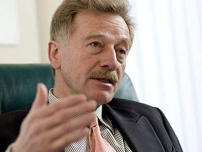 Επικρίσεις στελέχους της ΕΚΤ εναντίον όσων μιλούν για αναδιάρθρωση