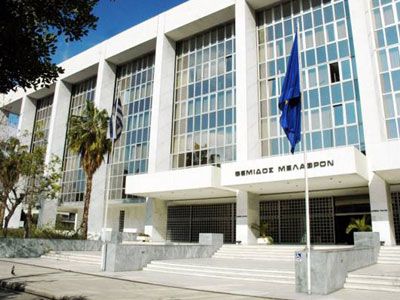 Αντισυνταγματική η απόλυση κρατικών στελεχών ΝΠΙΔ δίχως αποζημίωση