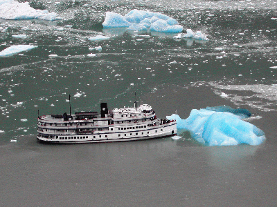 Σε κλοιό πάγων νηοπομπή στη Βορειοανατολική Ρωσία