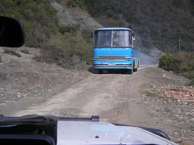 Βρέθηκαν στο γκρεμό…