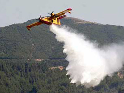 Μαίνεται η φωτιά στο Άνω Καστρίτσι