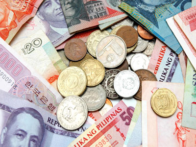 Μαίνεται ο «πόλεμος των νομισμάτων»