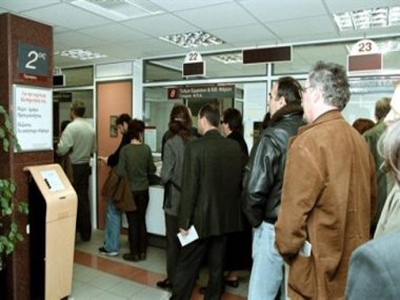 Στο παρά πέντε στην εφορία για περαίωση και τέλη κυκλοφορίας