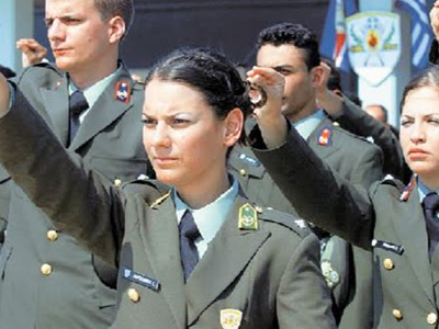 Νόμιμη η μείωση του ύψους των γυναικών για είσοδο στις Ένοπλες Δυνάμεις