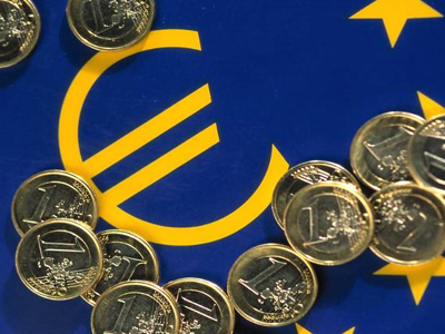 Υποχωρεί το ευρώ