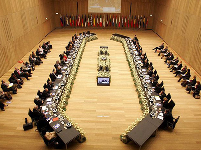 Φόρο στον τζίρο των τραπεζών “βλέπει” η Κομισιόν