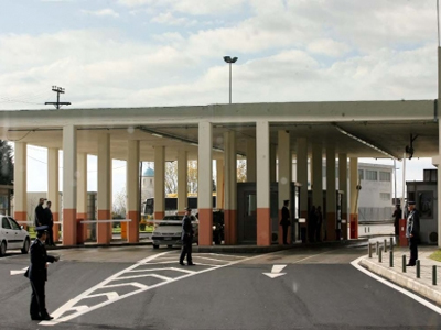 Άνοιξαν τα σύνορα στους Ευζώνους