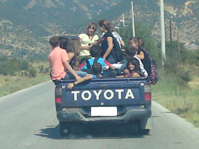 Στο σχολείο με… ημιφορτηγό
