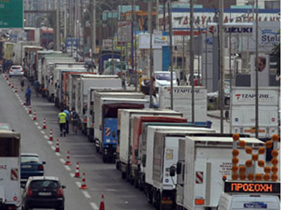 Άκαρπες οι συζητήσεις των εμπόρων με τους φορτηγατζήδες