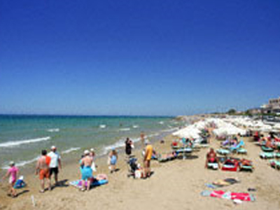 Έκαναν την παραλία τσιφλίκι τους