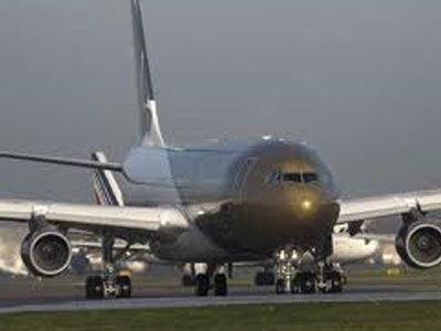 Νεογέννητο βρέθηκε στα σκουπίδια αεροσκάφους