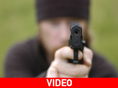 Σκηνές Φαρ Ουέστ σε χωριό της Βρετανίας