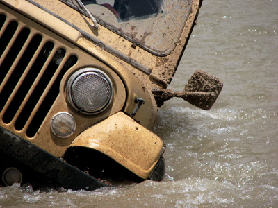 Βουτιά τζιπ στους Αγίους Αποστόλους
