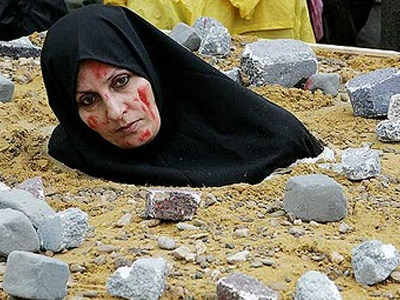 Διεθνής κατακραυγή για τον λιθοβολισμό