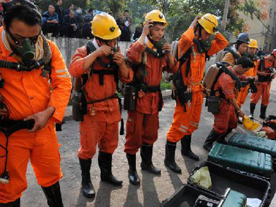 Ώρες αγωνίας για τους παγιδευμένους ανθρακωρύχους στην Κίνα