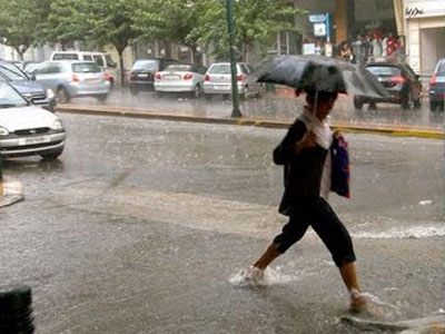 Προβλήματα στο κέντρο της Αθήνας από την μπόρα