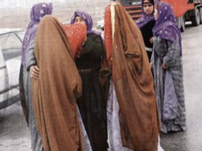 Ανταλλάσσουν νύφες στη μέση του δρόμου!