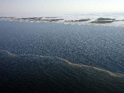 Καθυστερούν οι εργασίες για τον καθαρισμό της πετρελαιοκηλίδας