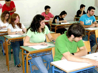 Βολές Δημοκρατικής Αριστεράς για τη μείωση των εξεταστικών κέντρων