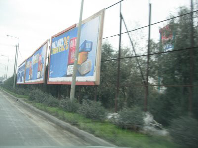 Παράνομες οι υπαίθριες διαφημίσεις, λέει η Εισαγγελία Θεσσαλονίκης