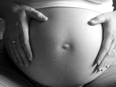 Γέννησε μετά την εμφύτευση εμβρύου που ήταν κατεψυγμένο επί 20 χρόνια!