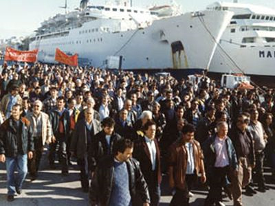 Κορυφώνεται η κόντρα πλοιοκτητών – ναυτεργατών στο Λιμάνι