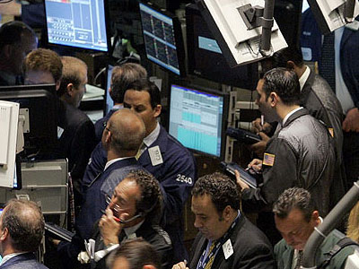 Διόρθωση στην Ευρώπη, ανάκαμψη στις ΗΠΑ με οδηγό τις τράπεζες