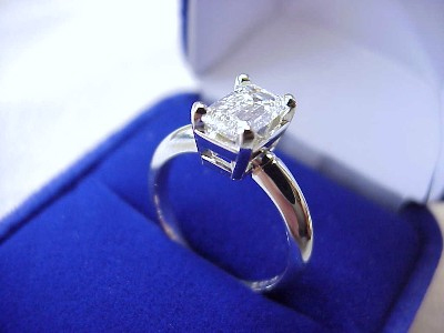 Ο αρραβώνας λύθηκε, αλλά πρέπει να πληρώσει…