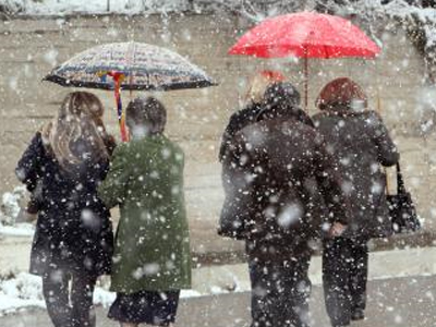 Χιόνι και τσουχτερό κρύο στη Θεσσαλονίκη