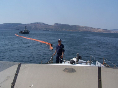 Θαλάσσια ρύπανση στο ύψος της Παλαιάς Φώκαιας