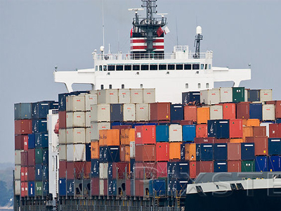 Containers: όπλο τιμών τα μεγάλα boxships