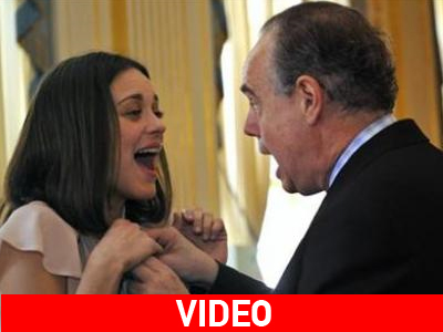 Η βράβευση… πόνεσε!