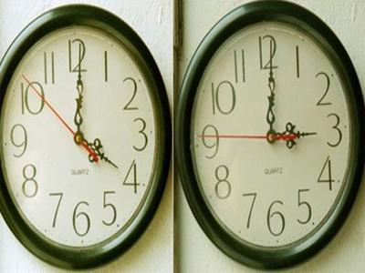 Μία ώρα πίσω τα ρολόγια από τα ξημερώματα της Κυριακής Μία ώρα πίσω τα ρολόγια από τα ξημερώματα της Κυριακής