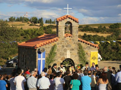 Έχτισαν εκκλησία στο σημείο που σκοτώθηκε ο γιος τους