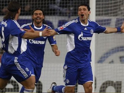 Σάλκε για τίτλο, 2-1 τη Στουτγκάρδη