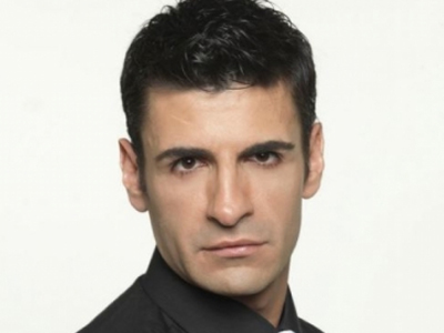 Δεν αποκλείει  τον «ρόλο» του παρουσιαστή