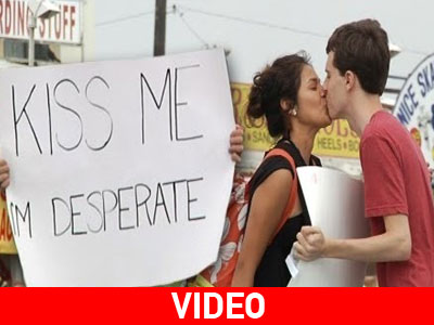 «Φιλήστε με, είμαι απελπισμένος»