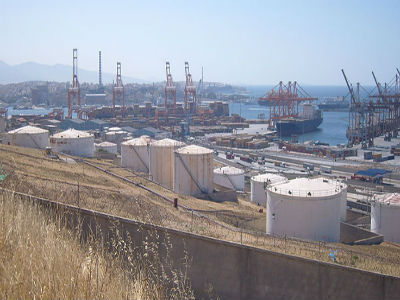 Έλεγχοι στις δεξαμενές πετρελαιοειδών στο Πέραμα από την Περιφέρεια Πειραιά